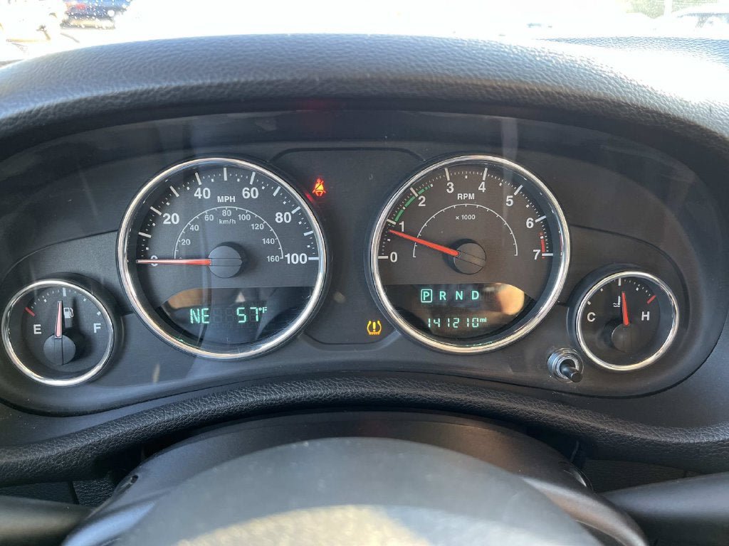 Used 2015 Jeep Wrangler Unlimited Sahara AWD/4WD image 27