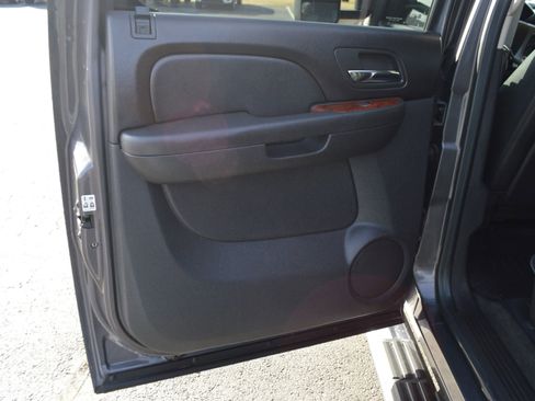 Used 2011 GMC Sierra 3500 SLT w/ SLT Convenience Package AWD/4WD image 20