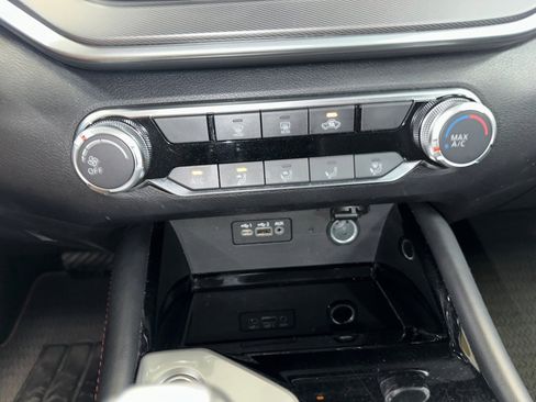 Used 2023 Nissan Altima 2.5 SR image 11