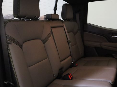 New 2026 Chevrolet Colorado ZR2 w/ Technology Package AWD/4WD image 22