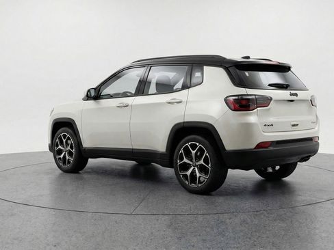 Used 2025 Jeep Compass Limited image 6