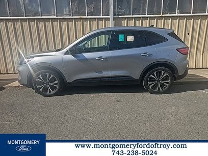 Used 2022 Ford Escape SE w/ SE Sport Appearance Package