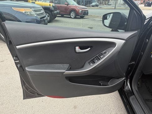 Used 2017 Hyundai Elantra GT image 11