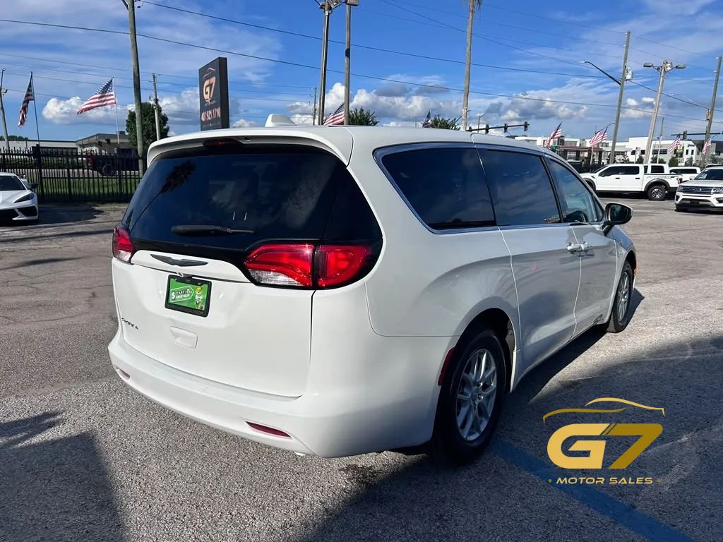 Used 2017 Chrysler Pacifica Touring FWD image 5