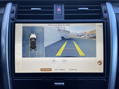 Certified 2025 Land Rover Discovery Dynamic SE AWD/4WD image 28