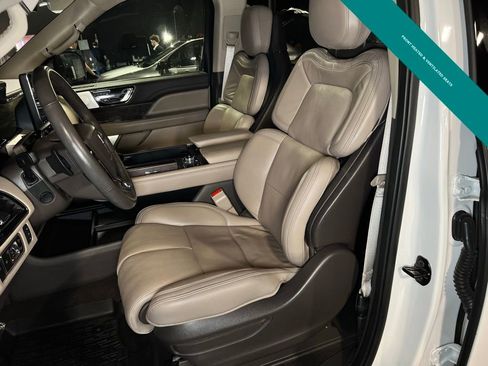 Used 2024 Lincoln Navigator Reserve image 3
