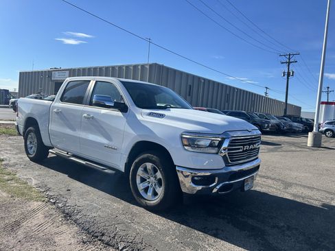 Used 2024 RAM 1500 Laramie AWD/4WD image 7