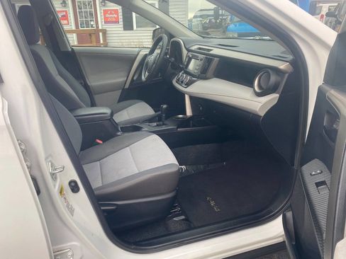 Used 2013 Toyota RAV4 LE image 10