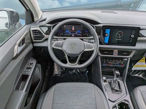 New 2026 Volkswagen Taos SE FWD image 16