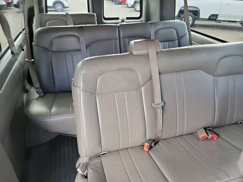Used 2016 GMC Savana 3500 LS image 17