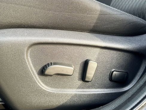 Used 2020 Nissan Rogue SV image 17