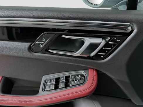 Certified 2026 Porsche Macan AWD/4WD image 20