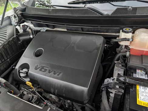 Used 2023 Chevrolet Traverse LT FWD image 31