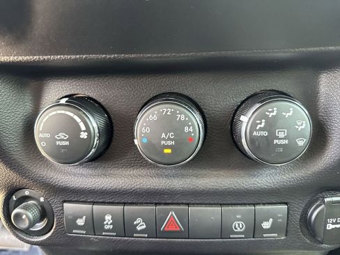 Used 2015 Jeep Wrangler Unlimited Rubicon image 17