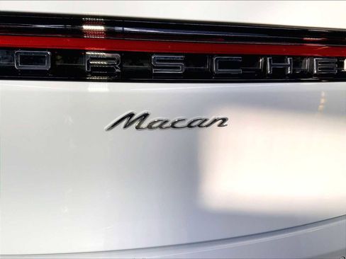 Certified 2025 Porsche Macan image 35