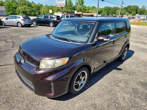 Used 2011 Scion xB FWD image 4