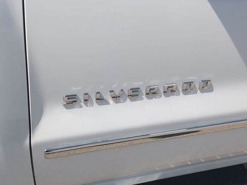 Used 2018 Chevrolet Silverado 1500 LTZ Z71 image 16