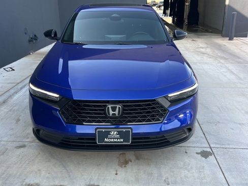 Used 2025 Honda Accord Sport image 2