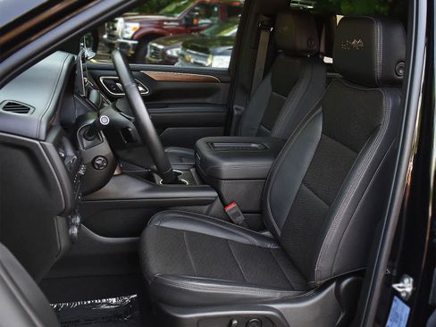 Used 2023 Chevrolet Tahoe High Country AWD/4WD image 14