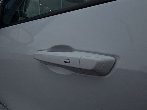 Used 2025 Chevrolet Traverse LT image 12