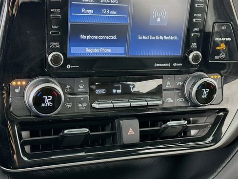 Used 2021 Toyota Highlander XLE AWD/4WD image 14