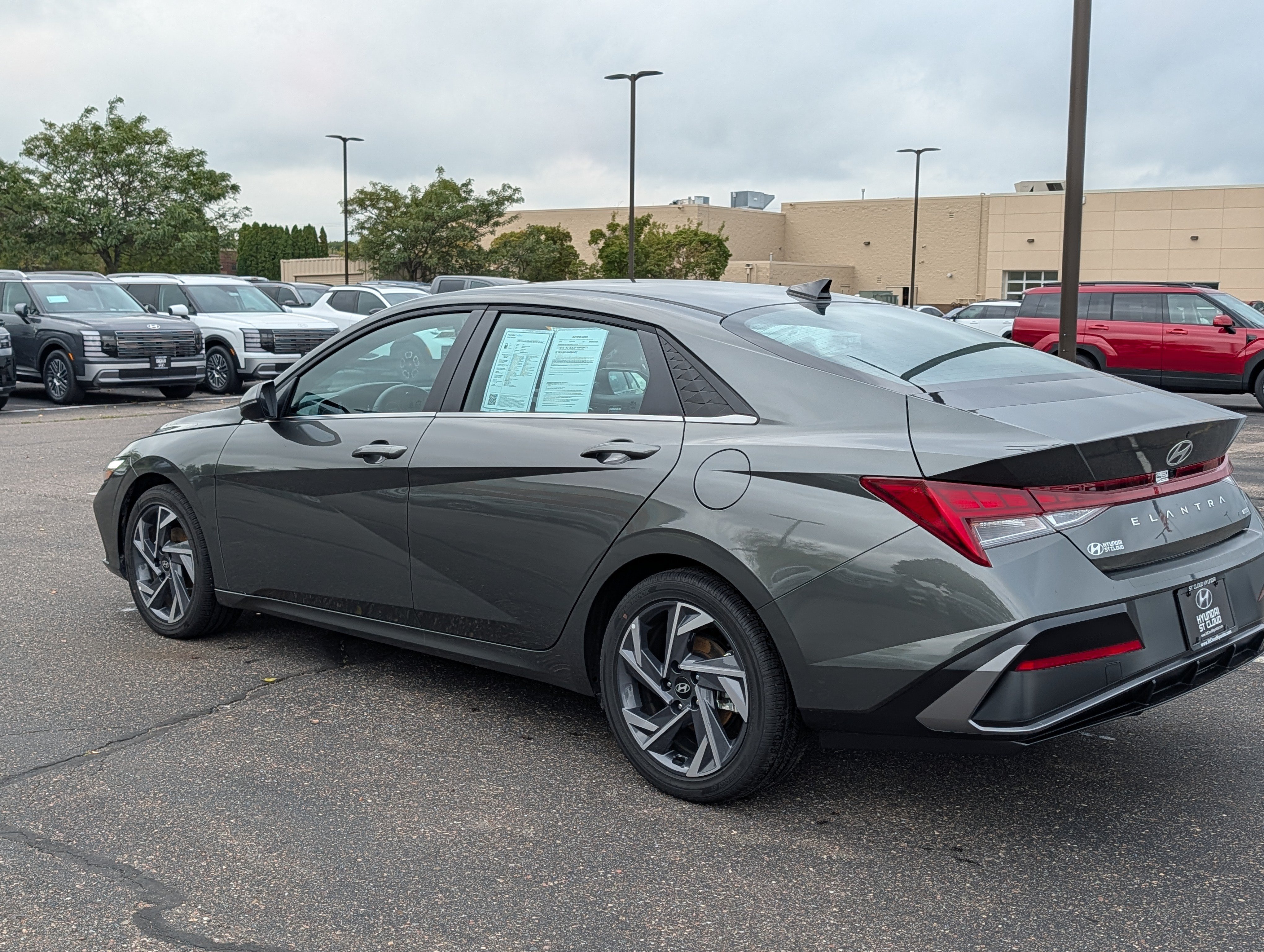Used 2026 Hyundai Elantra Limited FWD image 3