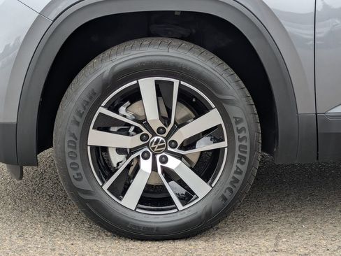 Certified 2023 Volkswagen Atlas SE FWD image 38