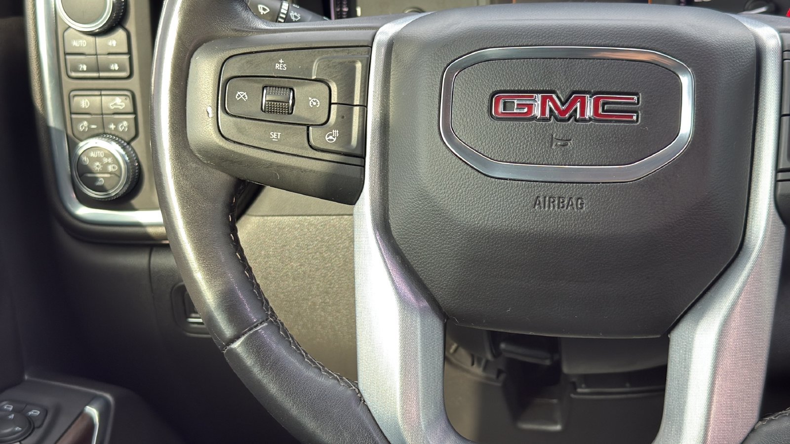 Used 2022 GMC Sierra 1500 SLT AWD/4WD image 16