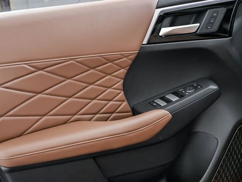 New 2025 Mitsubishi Outlander SEL image 11