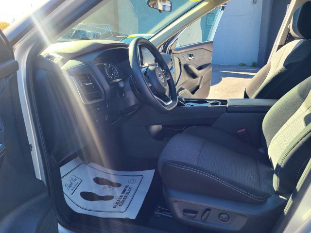 Used 2023 Nissan Rogue SV AWD/4WD image 14