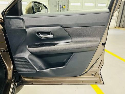 Used 2025 Nissan Kicks SV FWD image 35