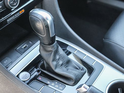 Used 2021 Volkswagen Passat 2.0T R-Line image 20