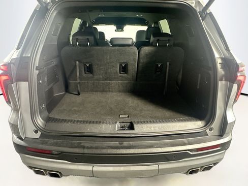 Used 2025 Chevrolet Traverse LT image 31