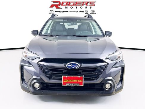 Used 2023 Subaru Outback Premium image 2