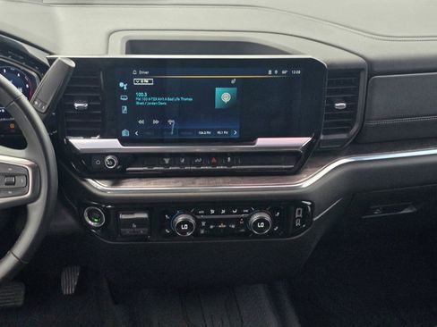 Used 2024 Chevrolet Silverado 2500 LTZ AWD/4WD image 16