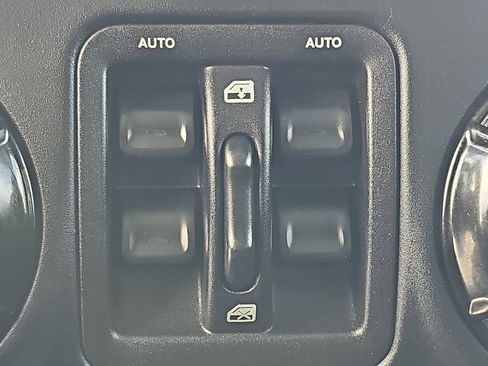 Used 2017 Jeep Wrangler Unlimited Sahara AWD/4WD image 29