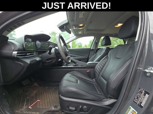 Certified 2024 Hyundai Elantra Limited FWD image 10