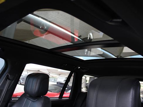 Used 2020 Land Rover Range Rover Long Wheelbase HSE image 30