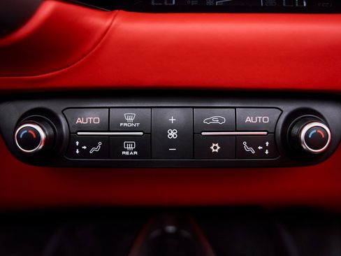 Used 2022 Ferrari 812 GTS image 72