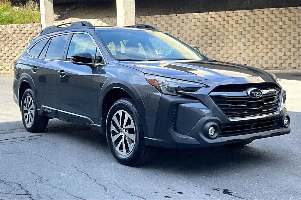 Certified 2025 Subaru Outback Premium AWD/4WD image 18