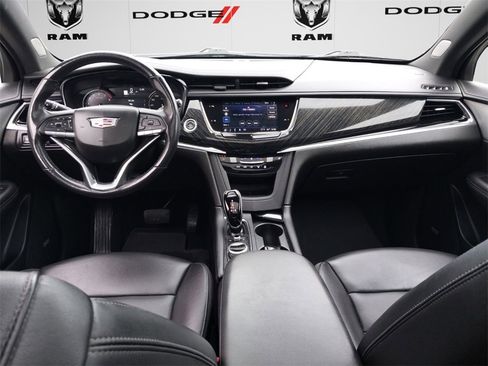 Used 2021 Cadillac XT6 Premium Luxury image 9