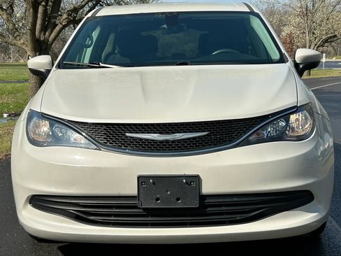 Used 2017 Chrysler Pacifica Touring w/ Tire & Wheel Group image 2