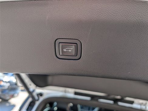 Used 2023 Buick Enclave Essence w/ Experience Buick Package FWD image 14