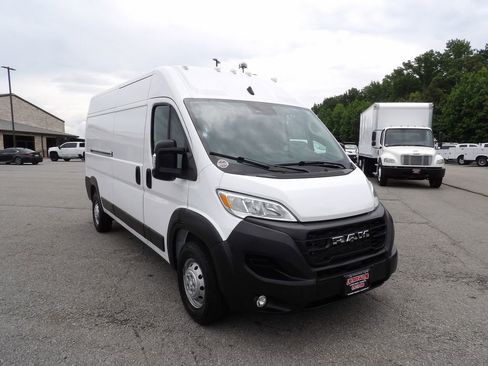 Used 2023 RAM ProMaster 2500 w/ Driver Convenience Group FWD image 11