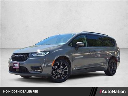 Used 2023 Chrysler Pacifica Touring-L w/ Road Tripper Package