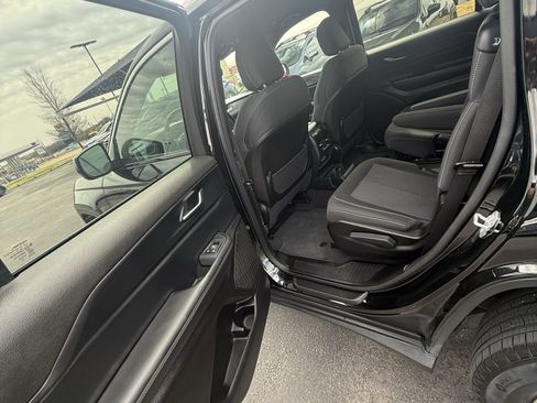 Used 2024 Jeep Grand Cherokee L Laredo image 8