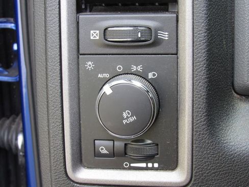 Used 2015 RAM 1500 Express AWD/4WD image 32