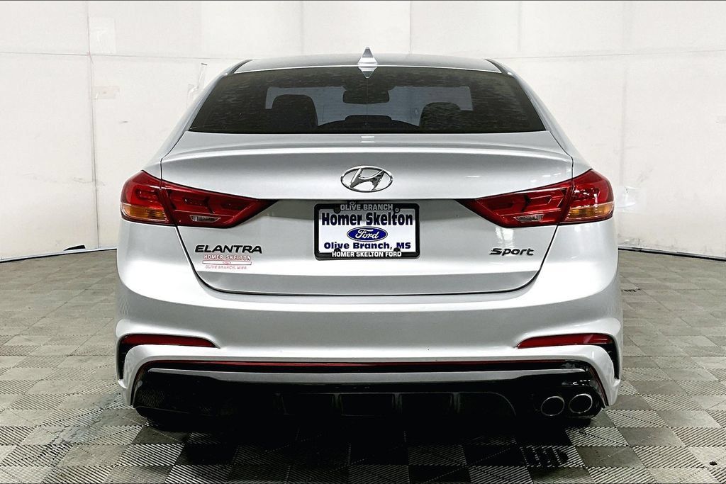 Used 2018 Hyundai Elantra Sport w/ Sport Premium Package 03 FWD image 4