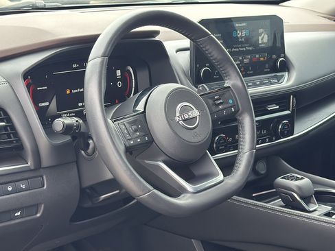 Used 2022 Nissan Rogue Platinum w/ Head-Up Display Package image 10