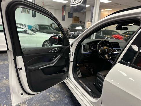Used 2022 BMW X5 xDrive40i w/ Premium Package AWD/4WD image 11